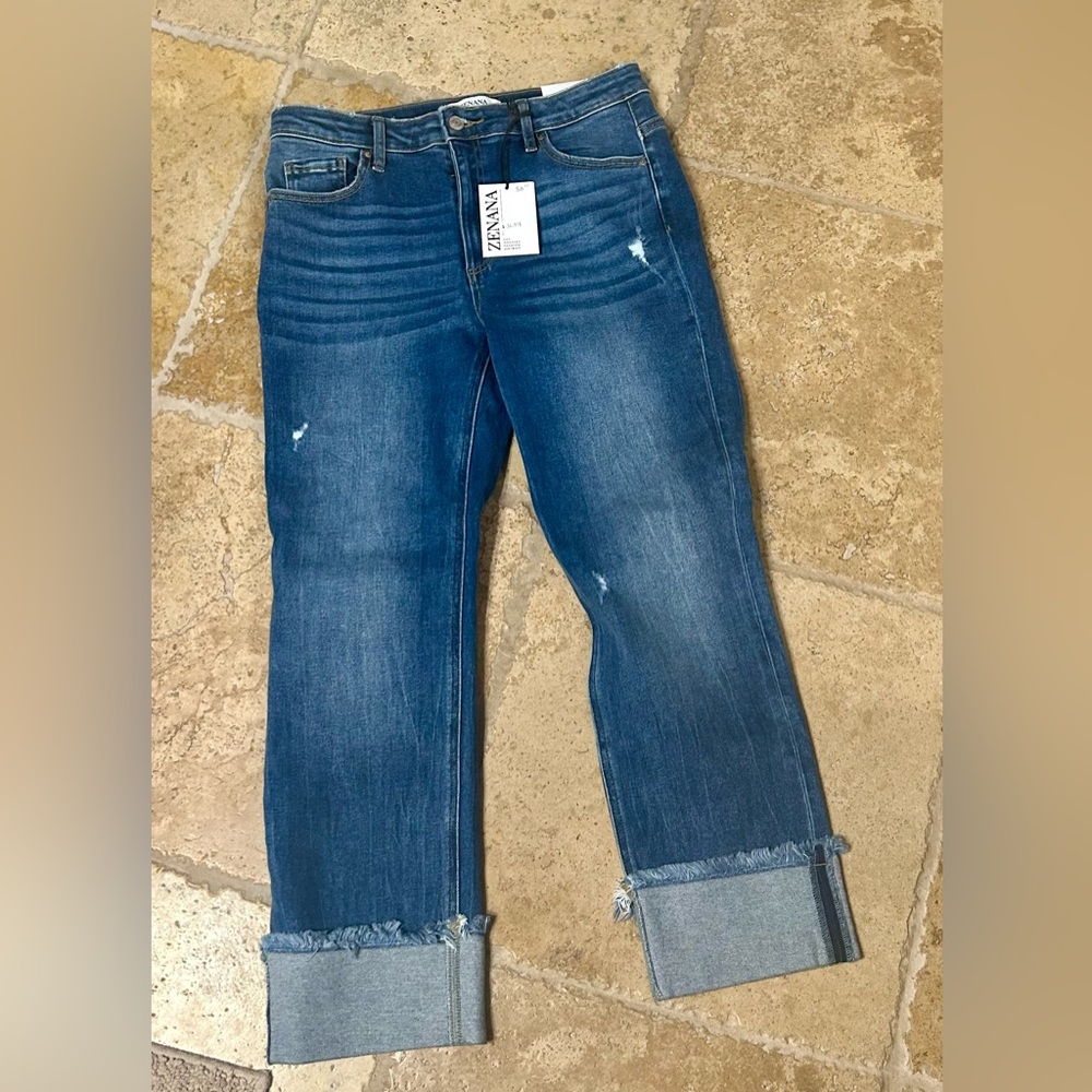 NWT women’s Zenana cropped jeans size 30W.